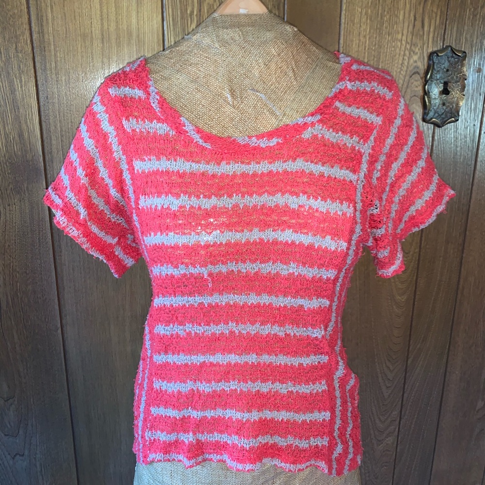 Lightly knit striped short sleeve sweater top
